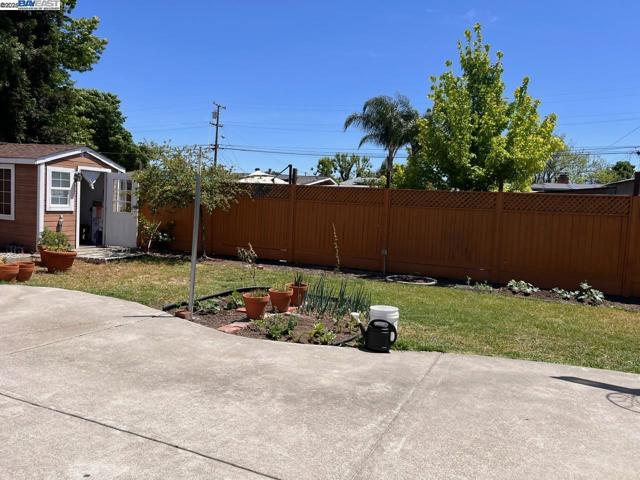 2748 Eastgate Ave, Concord CA: https://media.crmls.org/mediaz/d456d718-eaff-43ce-a51f-ee09976bece9.jpg