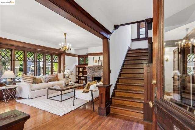 3019 Benvenue Ave, Berkeley CA: https://media.crmls.org/mediaz/d4572177-4a7b-451a-bfb0-69bc5db79b3f.jpg