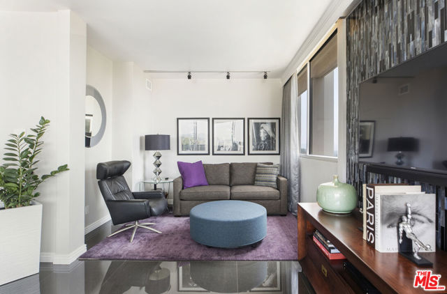 4455 Los Feliz Boulevard, Los Angeles CA: https://media.crmls.org/mediaz/d45722f5-7a0a-403b-944c-c4f1385fbdbd.jpg