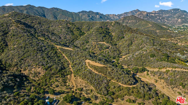 622 E Carlisle Road, Thousand Oaks CA: https://media.crmls.org/mediaz/d457334d-6dc8-4619-918d-b6f6249a4900.jpg