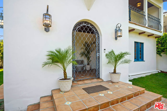588 N Gower Street, Los Angeles CA: https://media.crmls.org/mediaz/d457afc2-94c1-44aa-bebe-4f84f3cccda4.jpg