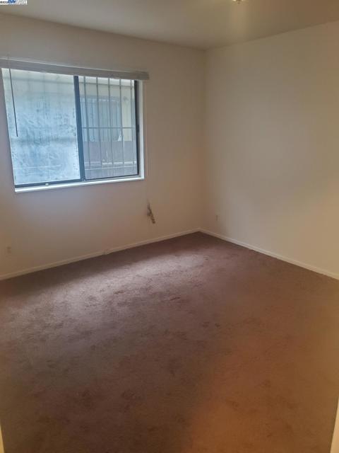 6109 Foothill Blvd, Oakland CA: https://media.crmls.org/mediaz/d4581e17-fe47-49f7-97a6-890697ca75c0.jpg