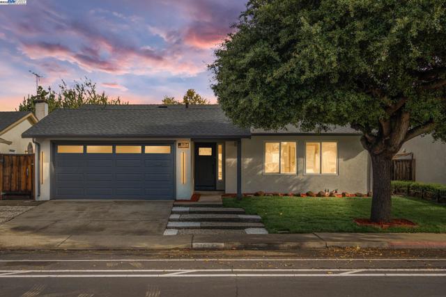 31314 San Andreas Dr, Union City CA: https://media.crmls.org/mediaz/d458d363-9074-4a93-ade1-81eb65db4aac.jpg