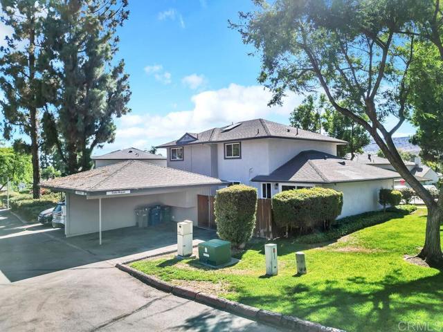 10670 Duke Miguel Court, Santee CA: https://media.crmls.org/mediaz/d45924c7-05dc-4a49-908a-1a26e8164dac.jpg