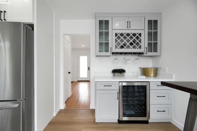 4847 Dunkirk Ave, Oakland CA: https://media.crmls.org/mediaz/d4593cbc-8704-4c72-a40c-d101f0df4d17.jpg