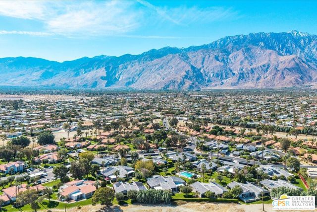 2530 N Whitewater Club Drive, Palm Springs CA: https://media.crmls.org/mediaz/d459724f-f3e3-4323-ae41-081e768e5471.jpg