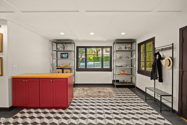 Image 33 of 71 For 1240 Rossmoyne Avenue