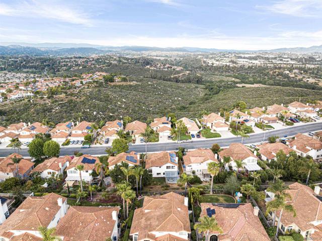 2064 White Birch Dr, Vista CA: https://media.crmls.org/mediaz/d45b0cce-8b54-403c-9135-6a243d8d1558.jpg