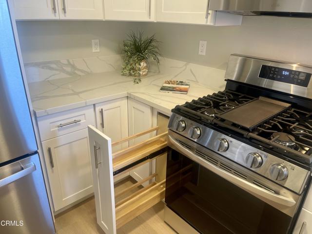 3077 Harbor Boulevard, Ventura CA: https://media.crmls.org/mediaz/d45b0ea1-26c1-4b12-aede-9801d315d734.jpg
