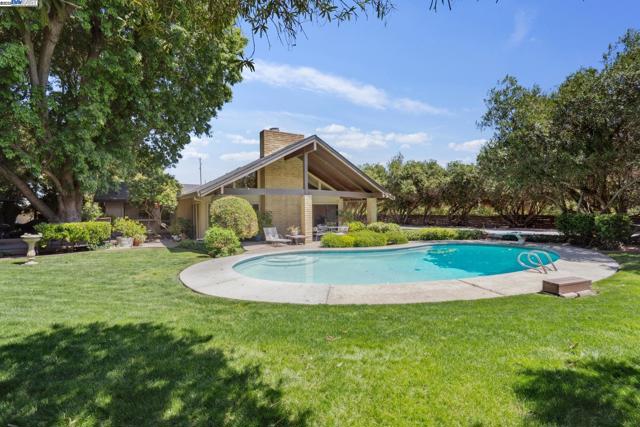 419 Burkhard Rd, Patterson CA: https://media.crmls.org/mediaz/d45b149c-aa94-4c4e-8a0c-6000ef6a728d.jpg