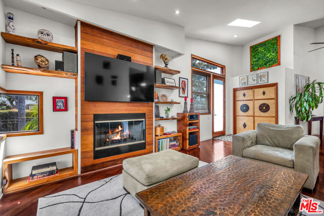 4450 Campbell Drive, Los Angeles CA: https://media.crmls.org/mediaz/d45b3e2c-f496-44d1-9bab-d8402fe0d247.jpg
