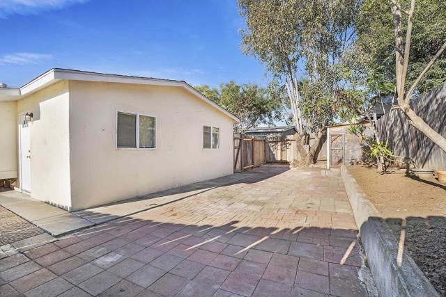 747 Indian Rock Rd, Vista, California 92084, ,Multi-Family,For Sale,Indian Rock Rd,240025147SD