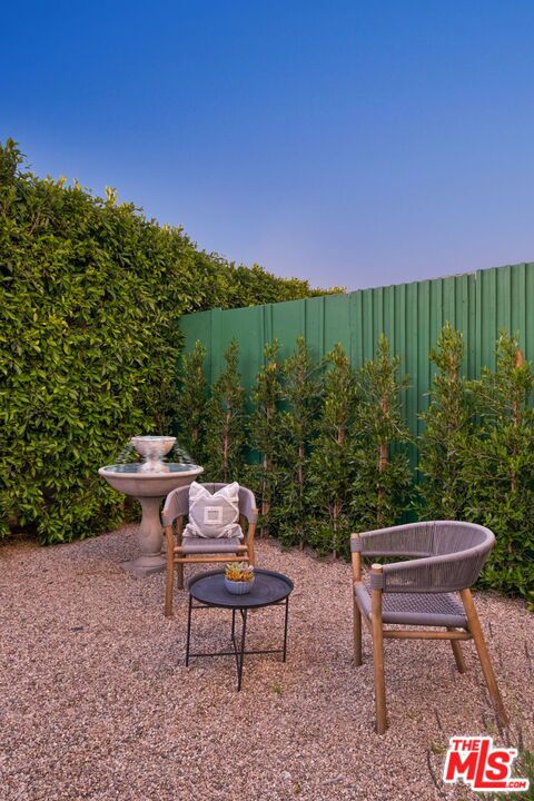 630 Brooks Avenue, Venice CA: https://media.crmls.org/mediaz/d45c4325-453f-470b-8113-3ccb3755685d.jpg