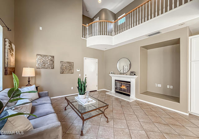 2511 Aurora Lane, Simi Valley CA: https://media.crmls.org/mediaz/d45cb0cf-8df1-40e9-a741-ed7c1a140cec.jpg