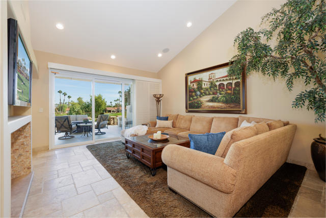 38348 Zinnia E Lane, Palm Desert CA: https://media.crmls.org/mediaz/d45d2f3d-c280-4f61-9fa2-4bfcfd7f2f3f.jpg
