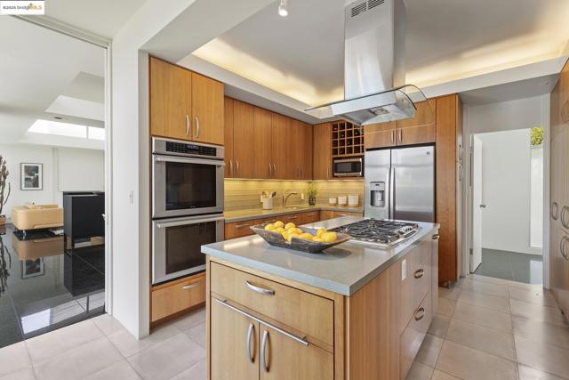 7145 View Ave, El Cerrito CA: https://media.crmls.org/mediaz/d45d5edf-22ae-40be-8c60-efc4fd2f79db.jpg