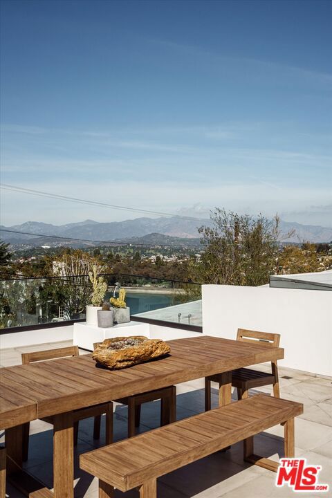 3042 Landa Street, Los Angeles CA: https://media.crmls.org/mediaz/d45d65cc-9430-4e93-a793-052e6fb2a4fd.jpg