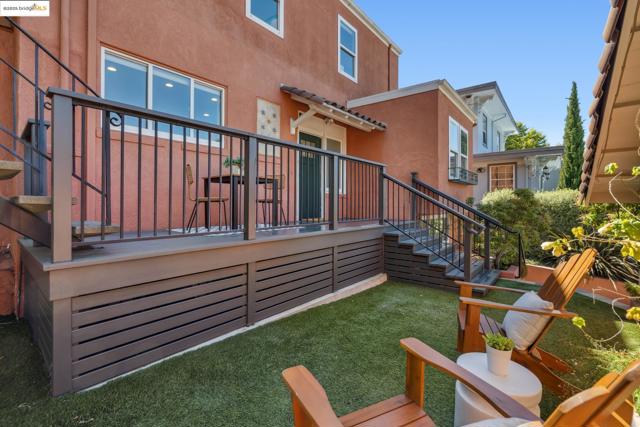 612 Longridge Rd, Oakland CA: https://media.crmls.org/mediaz/d45ef1fa-d593-4d0e-8c25-84c2e45573e6.jpg