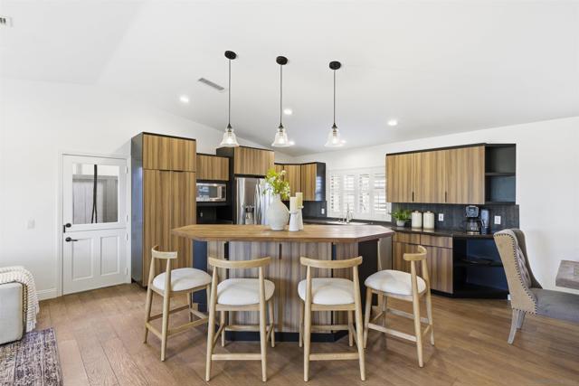 6206 Falmouth Dr, La Mesa CA: https://media.crmls.org/mediaz/d45f8130-3eeb-4656-a33b-79c233e658a7.jpg