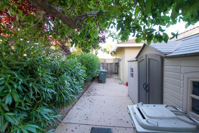 303 Taryn Court, Hollister CA: https://media.crmls.org/mediaz/d45fb377-261f-4b7c-a70f-7432676c8af2.jpg