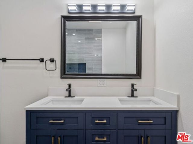 3216 W 30th Street, Los Angeles CA: https://media.crmls.org/mediaz/d4606e0d-0eb5-4f13-a57a-0ae64a3402bd.jpg