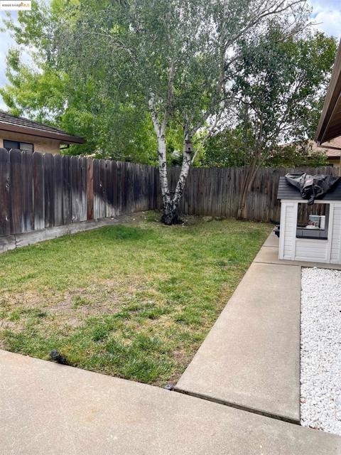 324 Lassen DR, Lodi CA: https://media.crmls.org/mediaz/d460a75d-b9c4-4f69-81ea-e1066756028d.jpg