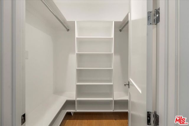 1664 Amherst Avenue, Los Angeles CA: https://media.crmls.org/mediaz/d4614e6c-bb6c-4606-80c5-2d1c9520121b.jpg