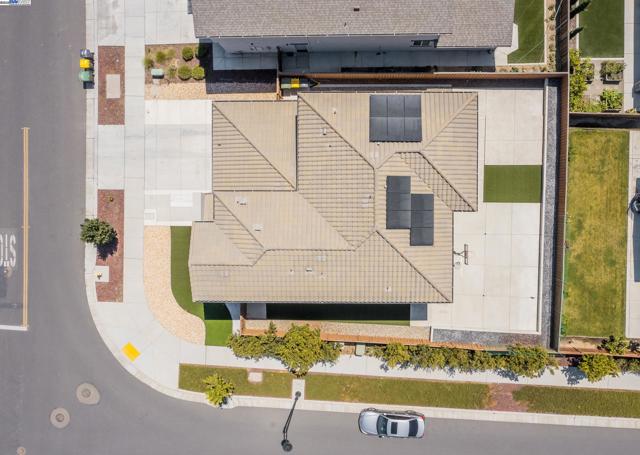 2306 Mozart avenue, Lathrop CA: https://media.crmls.org/mediaz/d4633089-cf24-4034-ae9d-84254cd5d098.jpg