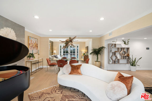 3156 Dona Emilia Drive, Studio City CA: https://media.crmls.org/mediaz/d46346fa-28e3-432a-a811-db49be2e8195.jpg