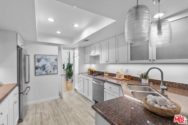 3950 Via Dolce, Marina del Rey CA: https://media.crmls.org/mediaz/d4634775-98fc-4618-b688-342d4ffaa993.jpg