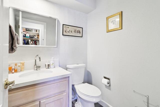 9704 Indian Creek Way, Escondido CA: https://media.crmls.org/mediaz/d4634832-357b-44d8-9c5a-273be371fffc.jpg