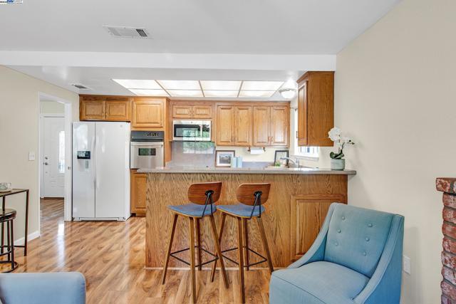 9140 Tangerine St, San Ramon CA: https://media.crmls.org/mediaz/d4635f26-1966-4d5b-b440-139a2cd346eb.jpg