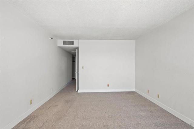 1820 Avenida Del Mundo, Coronado CA: https://media.crmls.org/mediaz/d46360ff-d077-4957-ba32-fdacec3098a7.jpg