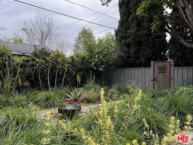 5105 Morella Avenue, Valley Village CA: https://media.crmls.org/mediaz/d4644587-7f7d-4ac0-ad1a-a33dd69ffc60.jpg