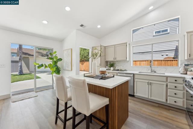 3075 Shiles Loop, Brentwood CA: https://media.crmls.org/mediaz/d4651087-f85d-4b6f-bdb0-1518b8a7bb0e.jpg