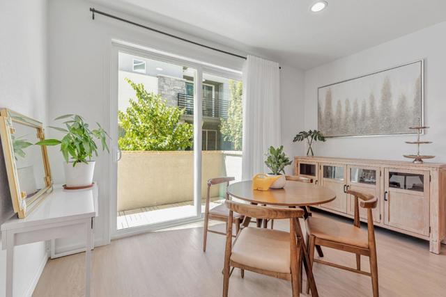 5565 Holly Bay Avenue, Dublin CA: https://media.crmls.org/mediaz/d4652d07-276a-4c27-b509-cec34e321a0b.jpg