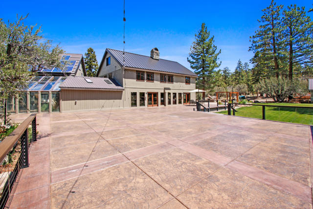 43630 Rainbow Lane, Angelus Oaks CA: https://media.crmls.org/mediaz/d4659fc0-9e3b-42cb-b817-3cfd56ecbb90.jpg
