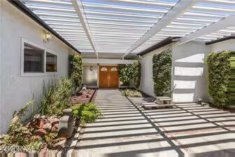 Detail Gallery Image 4 of 36 For 2708 Pinelawn Dr, La Crescenta,  CA 91214 - 4 Beds | 3 Baths