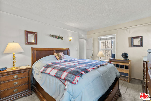 618 W 111th Place, Los Angeles CA: https://media.crmls.org/mediaz/d466e4d9-1d07-481b-9494-ced836547ffd.jpg