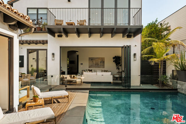 6607 Maryland Drive, Los Angeles CA: https://media.crmls.org/mediaz/d467ef6b-7b4a-4eb3-81c6-14ea6678e4f6.jpg