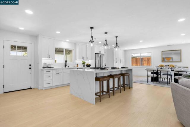 4650 Regina Ln, Concord CA: https://media.crmls.org/mediaz/d4682e29-2d83-4d8d-9927-38d8aa22a6f7.jpg