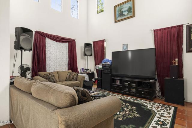 Detail Gallery Image 5 of 51 For 1101 Lucero St, Oxnard,  CA 93030 - 5 Beds | 2/1 Baths