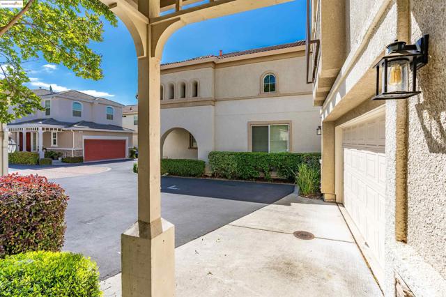 569 Primitivo Ct, Fairfield CA: https://media.crmls.org/mediaz/d4688043-d4f6-4828-8ad1-070e9a0a5c68.jpg