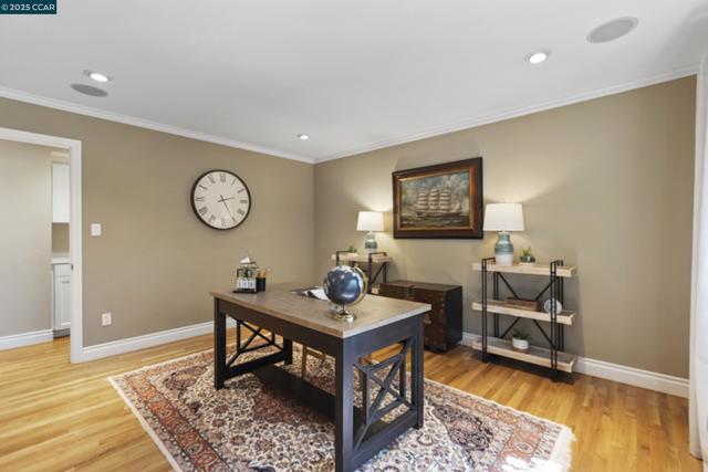 350 Pine Creek Rd, Walnut Creek CA: https://media.crmls.org/mediaz/d4690199-0a57-46e7-963b-aa60e18c64a1.jpg