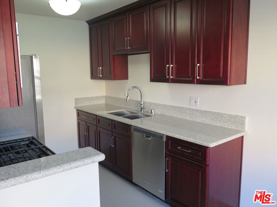 833 N Kingsley Drive #2