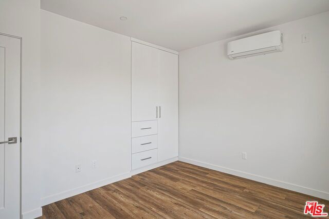 1166 S Cochran Avenue, Los Angeles CA: https://media.crmls.org/mediaz/d469197b-2374-4c1b-a9f1-6c9f7495eb1f.jpg
