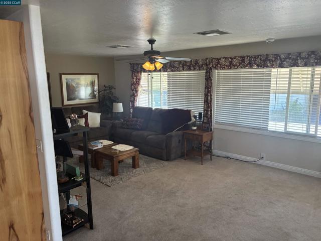 261 Tanbor Way, Pacheco CA: https://media.crmls.org/mediaz/d4696d8f-0b8e-4233-849d-728a3b6dcebc.jpg