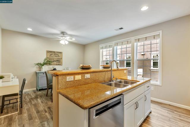 3744 Whitworth Dr, Dublin CA: https://media.crmls.org/mediaz/d469eddd-6238-4a44-ae52-09128e9e56ce.jpg