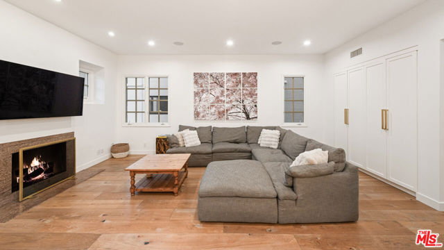 131 Roma Court photo 8