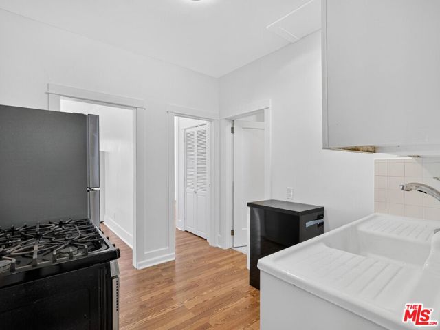 2565 Glen Green Street, Los Angeles CA: https://media.crmls.org/mediaz/d46a805f-b9cb-4898-b052-47ddd740b320.jpg